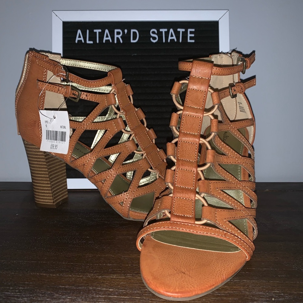 ALTAR’D STATE • sandal style heel
